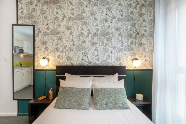 Room 10 of 30