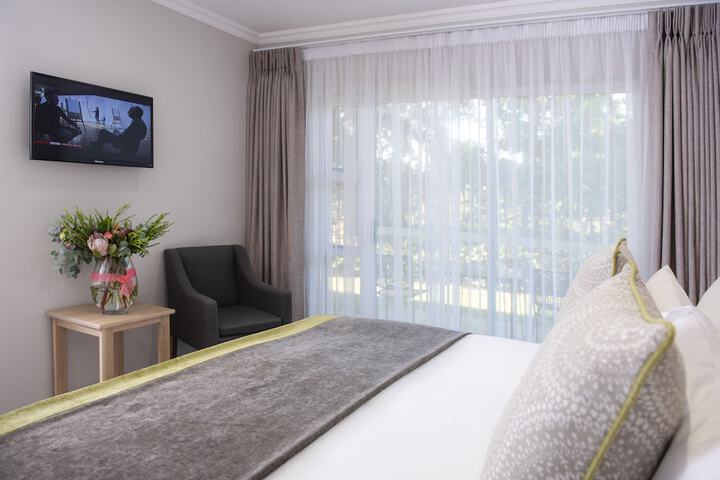 Room 3 of 33
