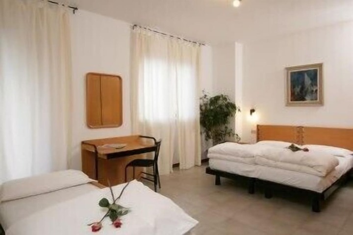 Room 8 of 36