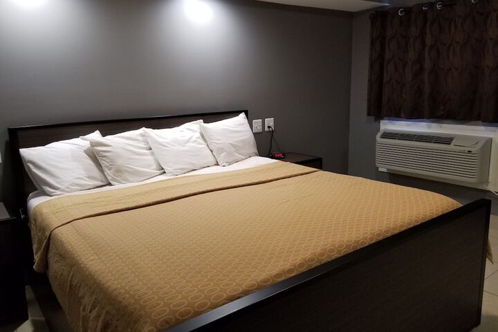 Room 7 of 16
