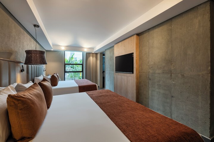 Room 31 of 64