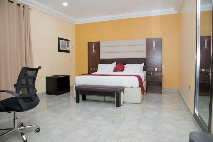 Room 12 of 82