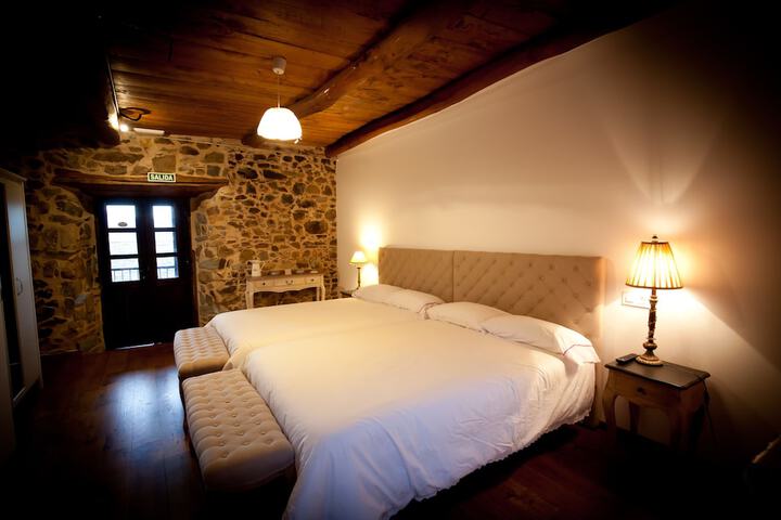 Room 8 of 37