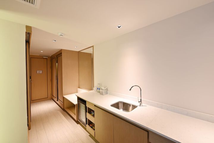 Room 93 of 165