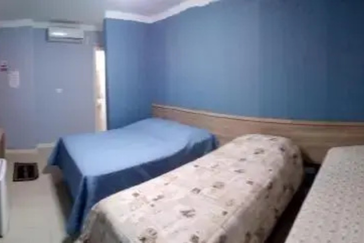 Room 10 of 12