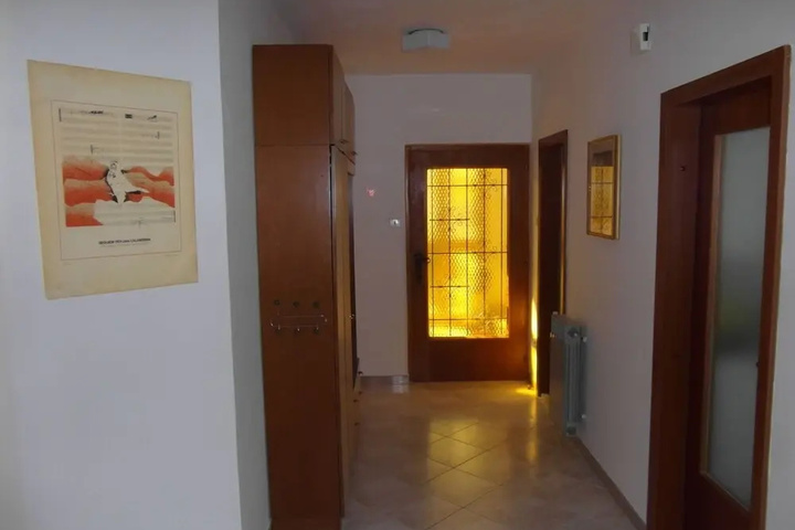 Room 9 of 22