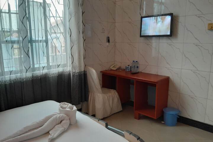 Room 12 of 38