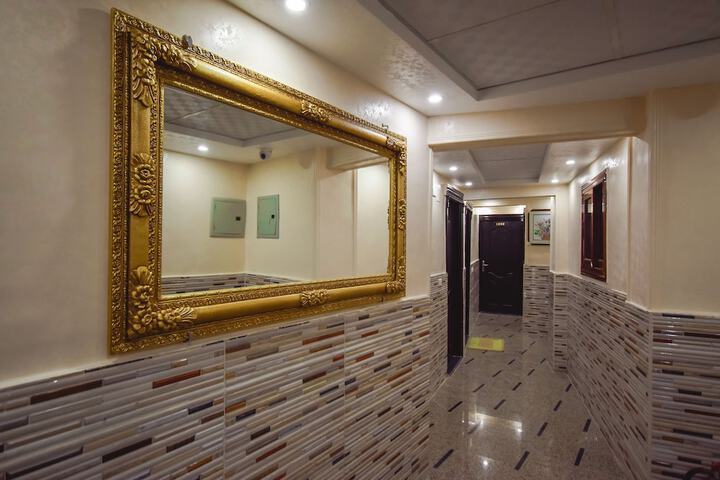 Ballroom/Hall 83 of 91