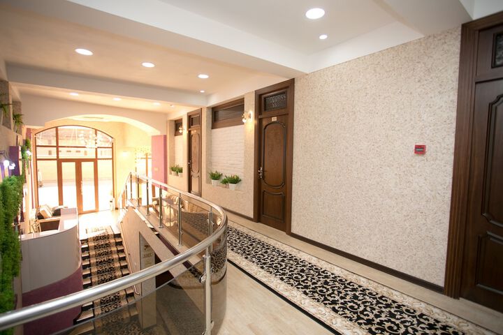 Room 12 of 27