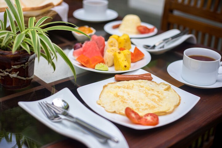 Breakfast/Coffee Service 31 of 54