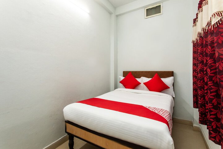 Room 13 of 16