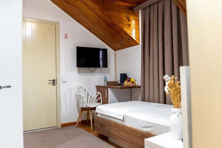 Room 12 of 35