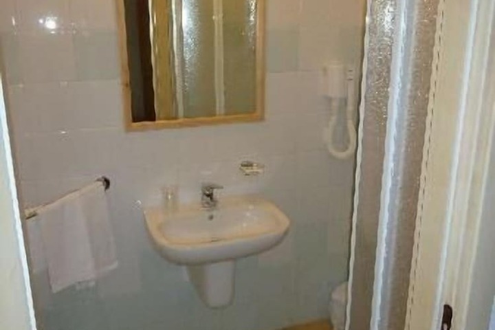 Room 9 of 20