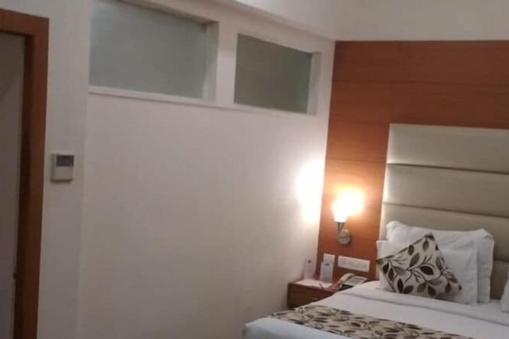 Room 11 of 30
