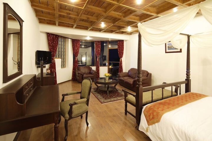 Room 5 of 76