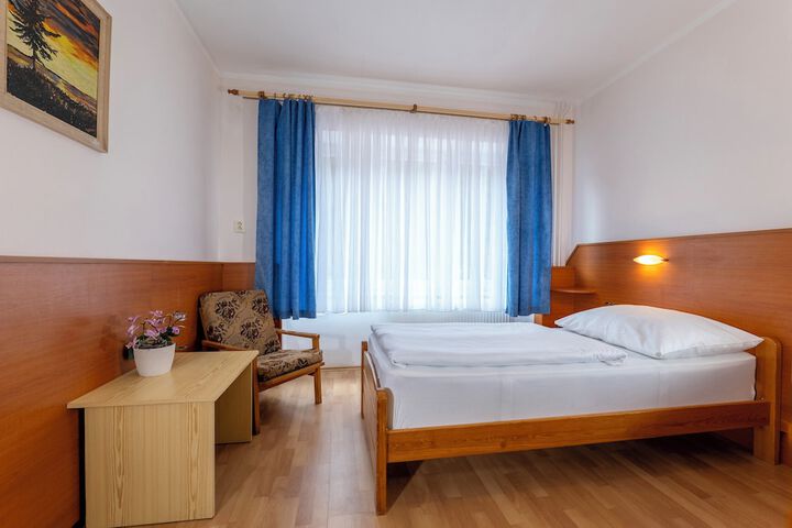 Room 10 of 48