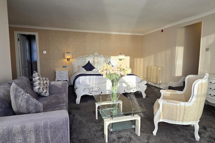Room 44 of 98