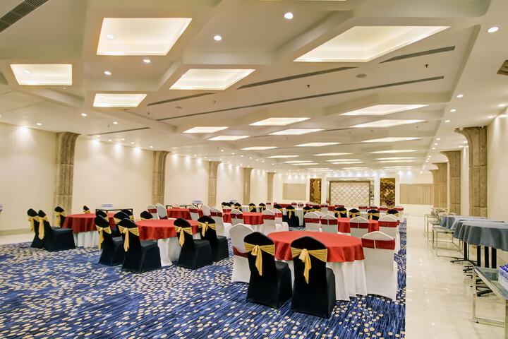 Ballroom/Hall 35 of 37