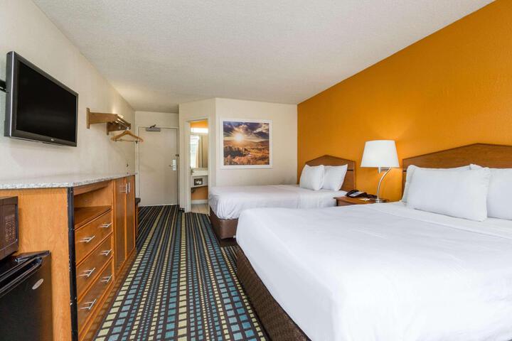 2 Double Beds (2 of 14)