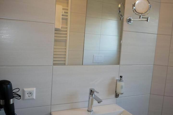 Room 19 of 28