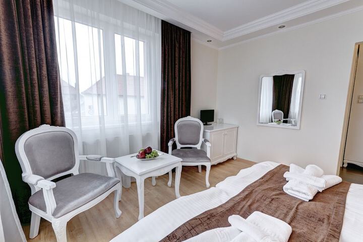 Room 4 of 51