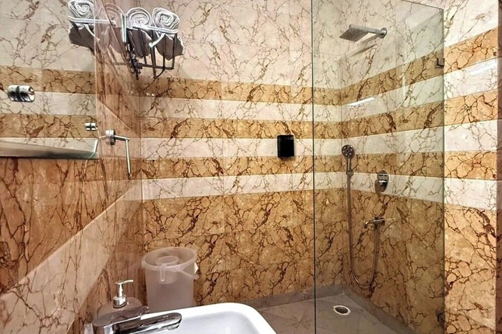 Room 15 of 27
