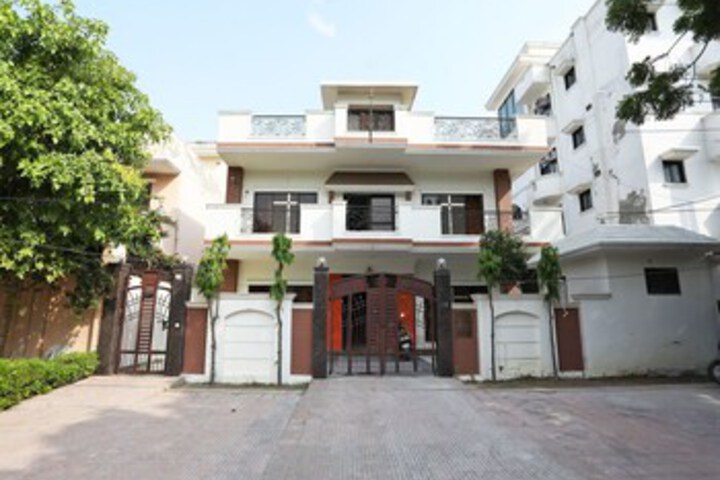 OYO 9530 Hotel Naval Residency