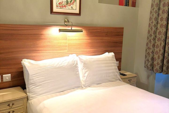 Room 4 of 43