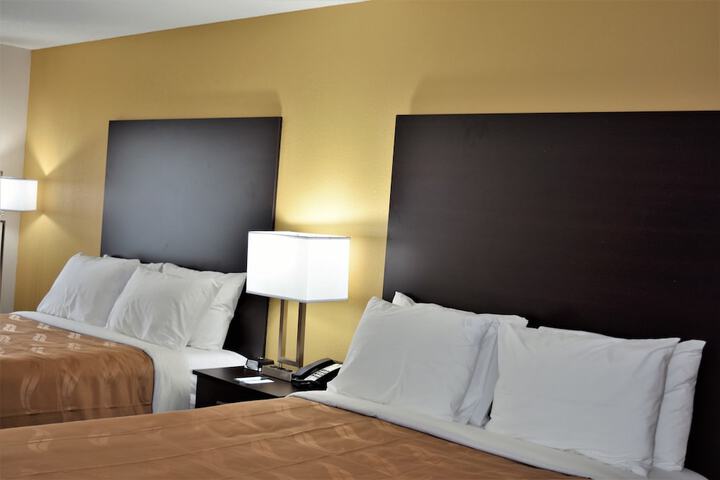 2 Queen Beds (4 of 10)