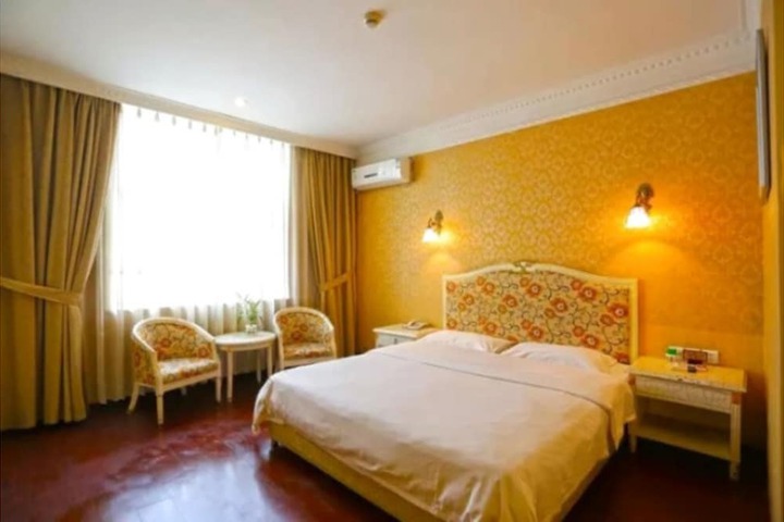 Room 12 of 21