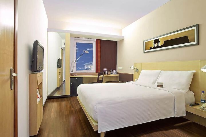 Room 12 of 74