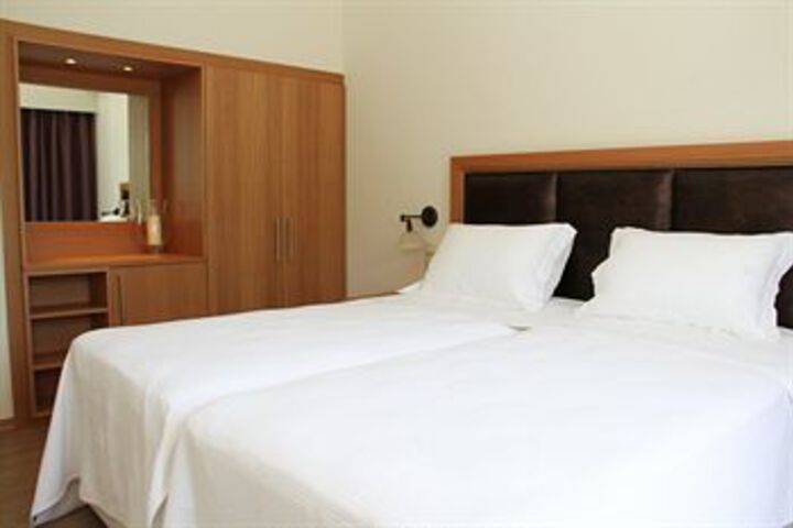 Room 10 of 24