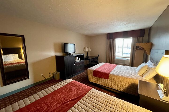 2 Queen Beds (4 of 8)