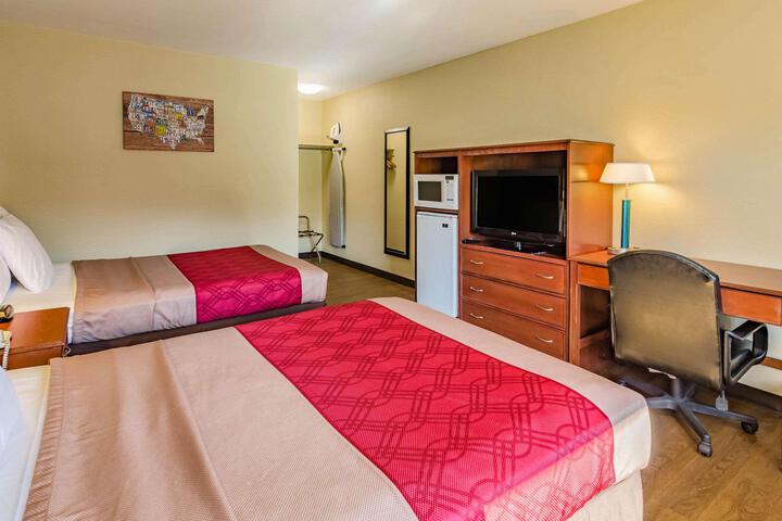 2 Double Beds (1 of 14)