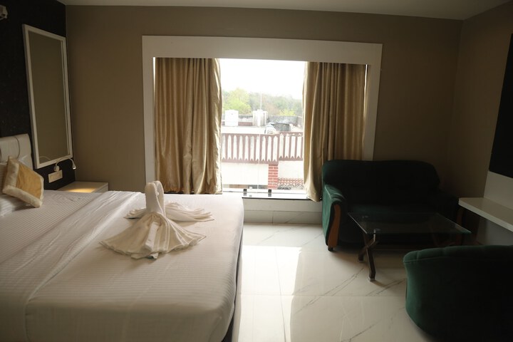 Room 9 of 25