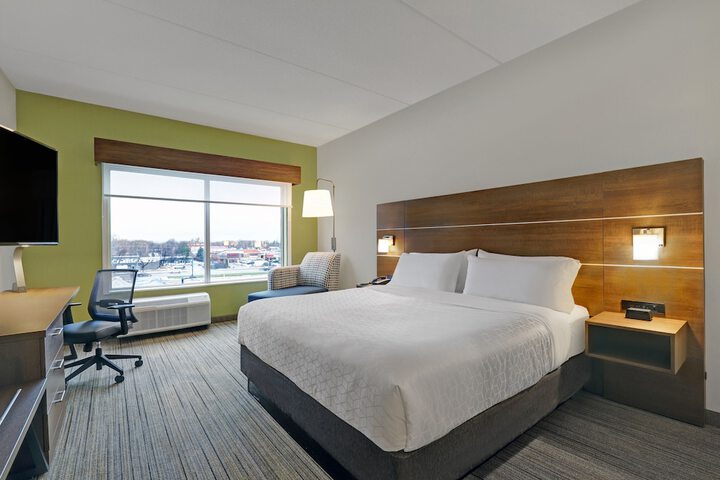 Standard | King Bed (4 of 19)