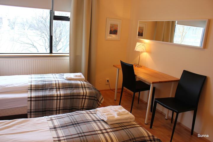 Room 8 of 90
