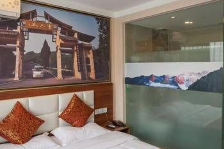Room 6 of 7