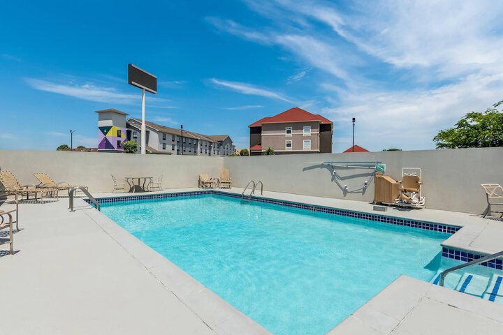 Hotel with Pool
