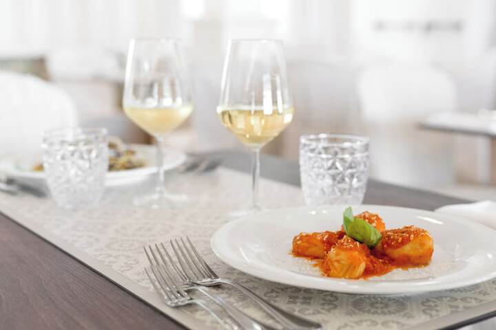Dining 148 of 254