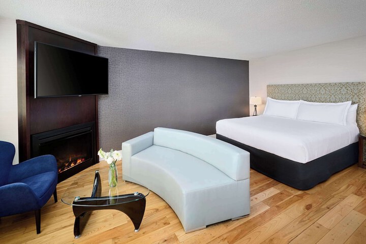 Room 14 of 65
