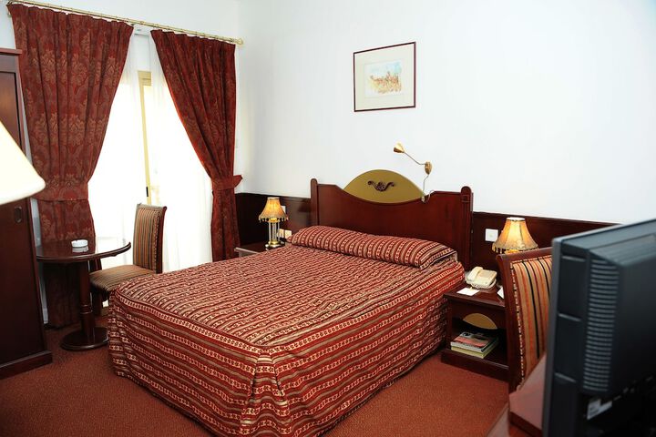 Room 6 of 49