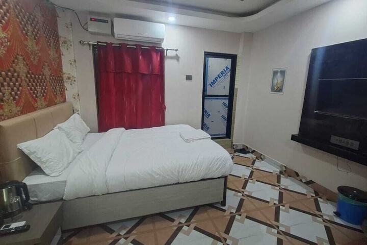 Room 17 of 38