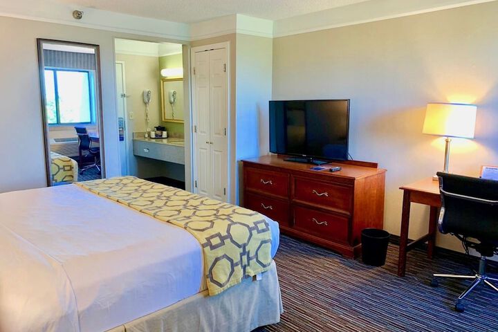Double Accessible King Size Bed (2 of 9)