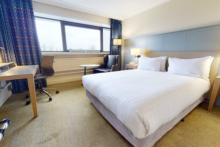 Room 5 of 76