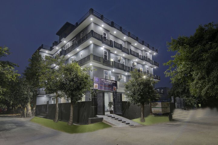 Hotel Premier Noida 135