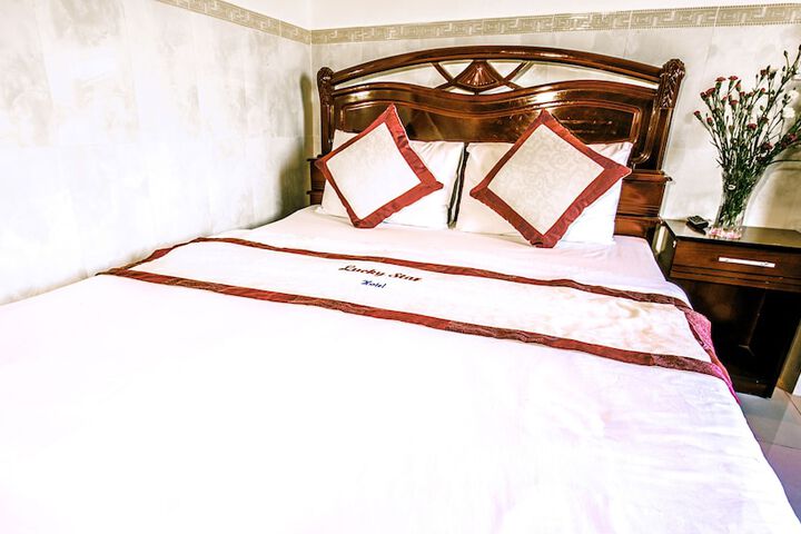 Room 6 of 55