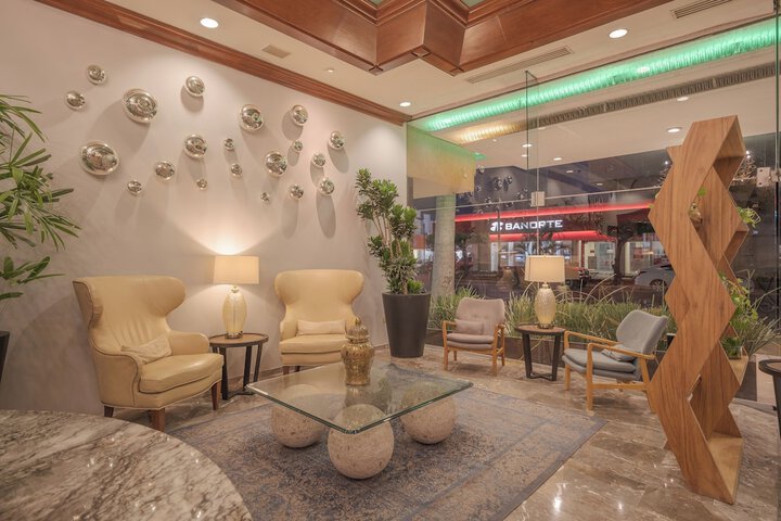 Entrance & Lobby