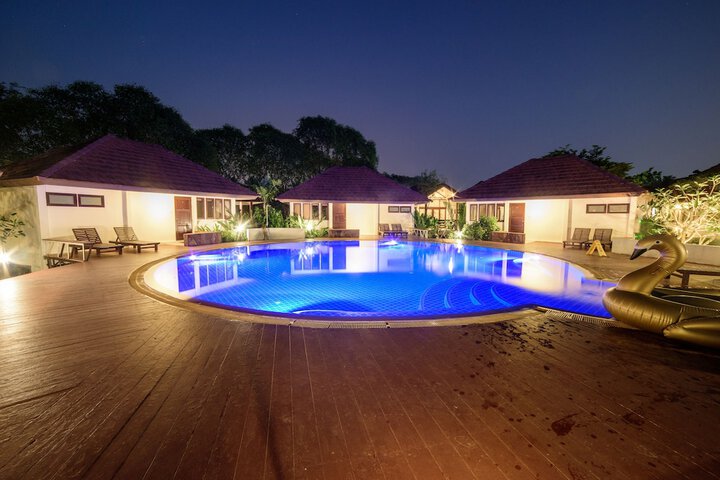 Pool Hotel