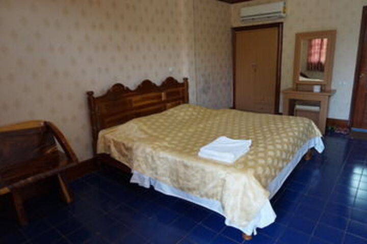 Room 16 of 37